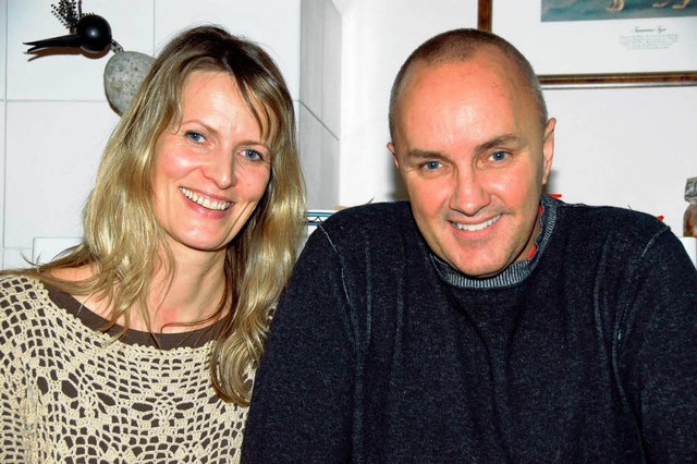Elke und Geoff Healey  feiern schon seit vielen Jahren gemeinsam Weihnachten.  | Foto: Jutta Binner-Schwarz