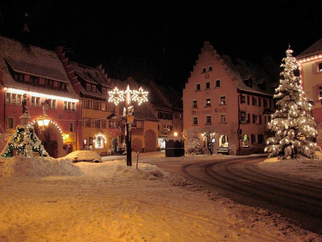 Die derzeit weihnachtlich geschmckte ...einige Projekte im Haushalt Makulatur.  | Foto: Christa Maier