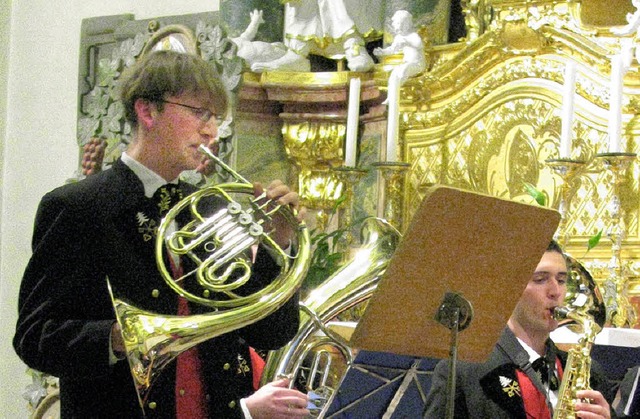 Solist  Lukas Stange (Horn) beim Adventskonzert   | Foto: monika rombach