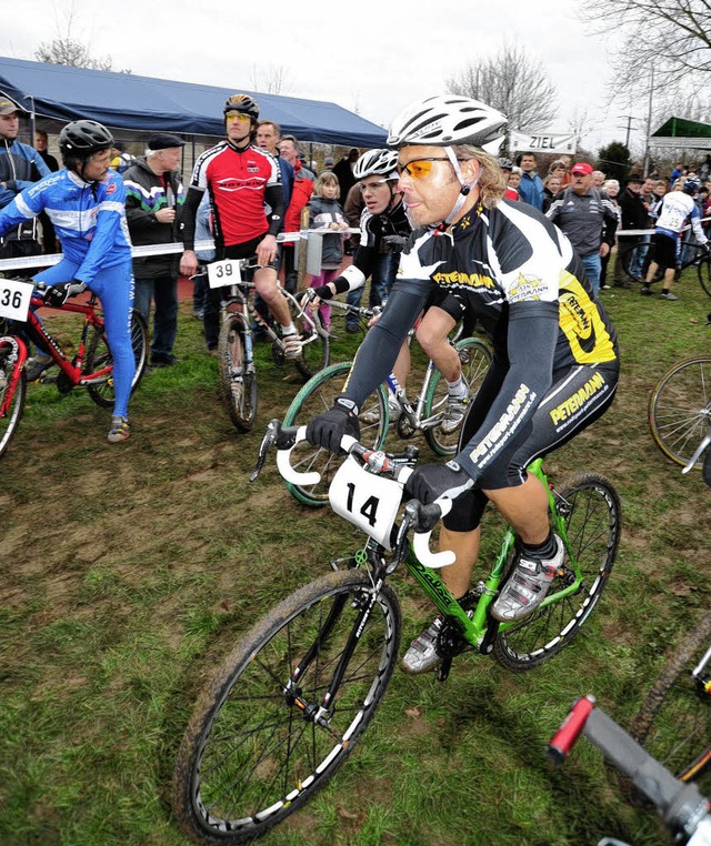 Matsch im berfluss gab&#8217;s gester...te. Rund 35 Teams gingen an den Start.  | Foto: Dieter Erggelet