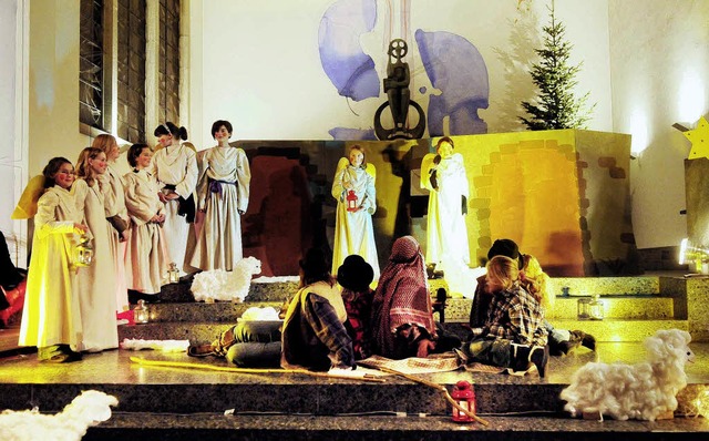 Der  Chor der Engel begleitet die biblische Szene.   | Foto: Wolfgang Knstle