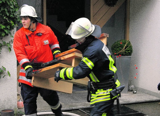 Noch mal Glck gehabt: Die Feuerwehr k...Treppenhaus binnen Minuten lschen.     | Foto: Freudenthal