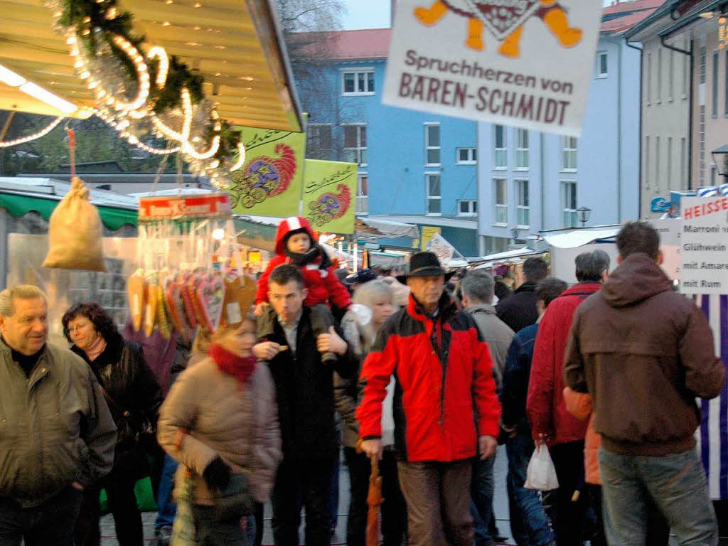 Bunt und stimmungsvoll war die Altstadtweihnacht mit ihren Htten und Programmangeboten.