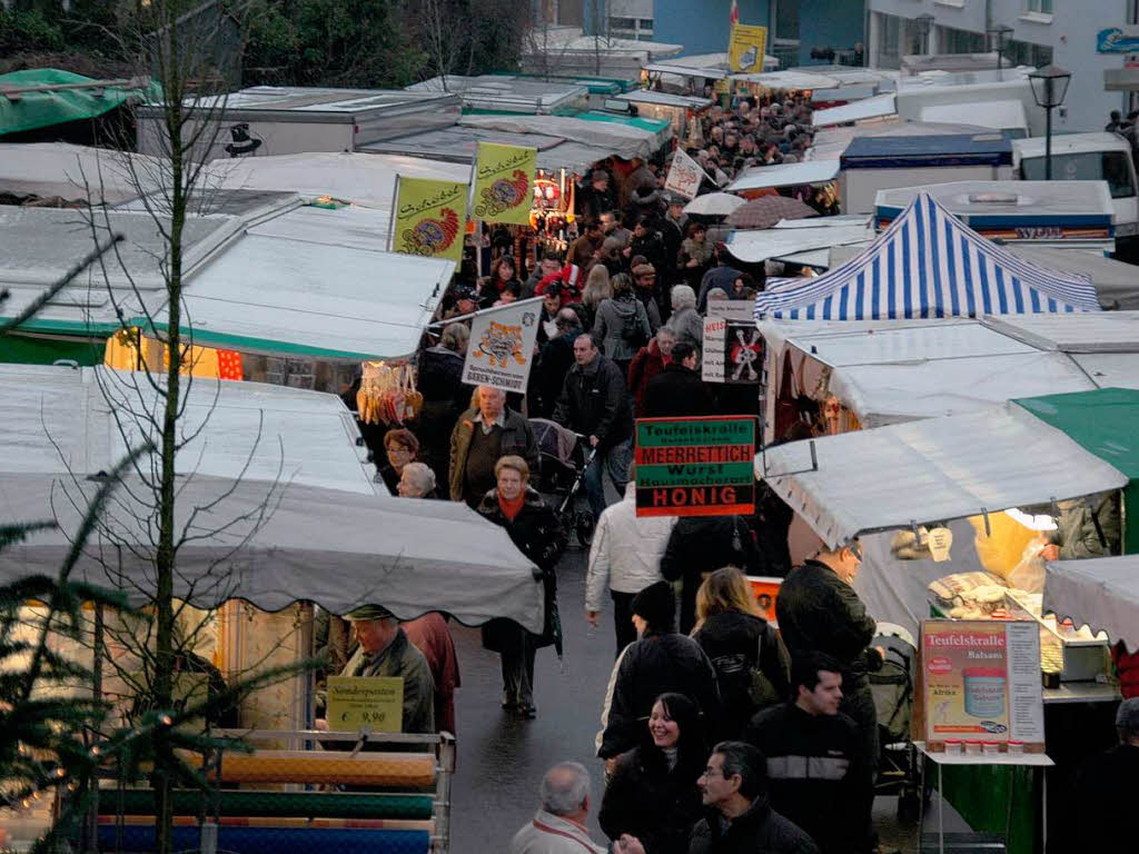 Bunt und stimmungsvoll war die Altstadtweihnacht mit ihren Htten und Programmangeboten.