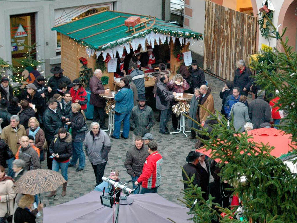 Bunt und stimmungsvoll war die Altstadtweihnacht mit ihren Htten und Programmangeboten.