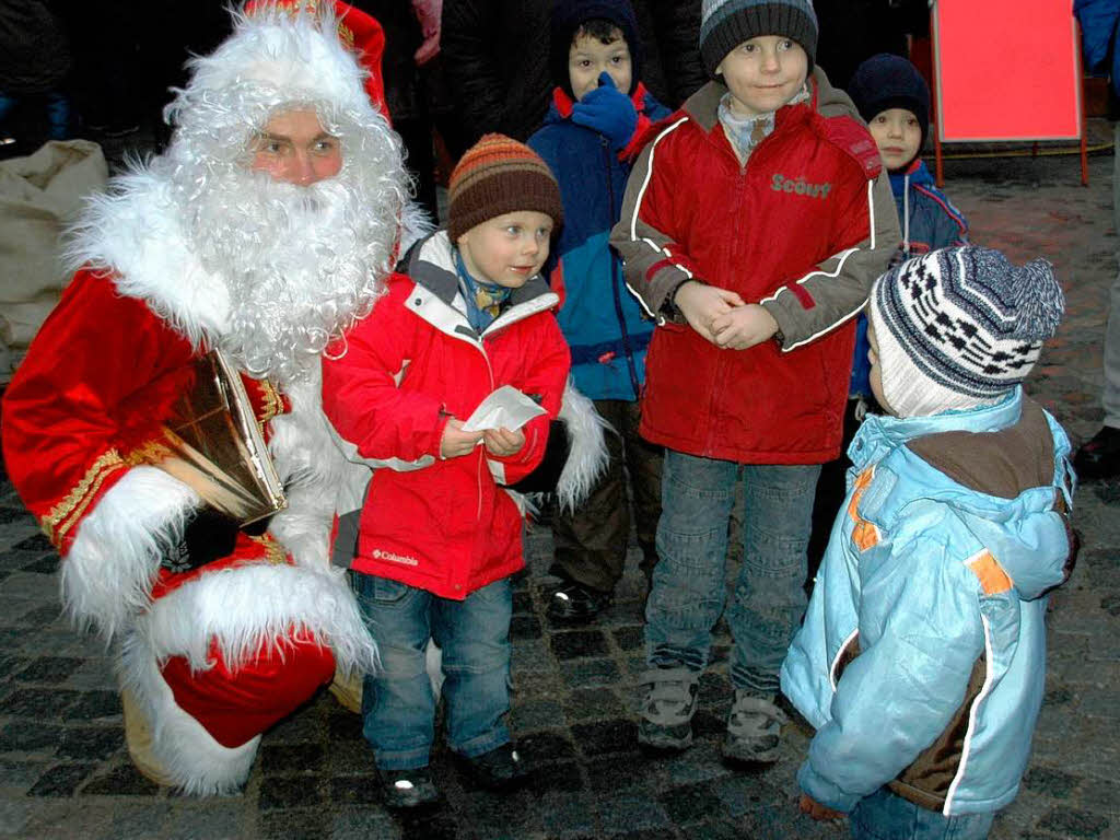 Bunt und stimmungsvoll war die Altstadtweihnacht mit ihren Htten und Programmangeboten.