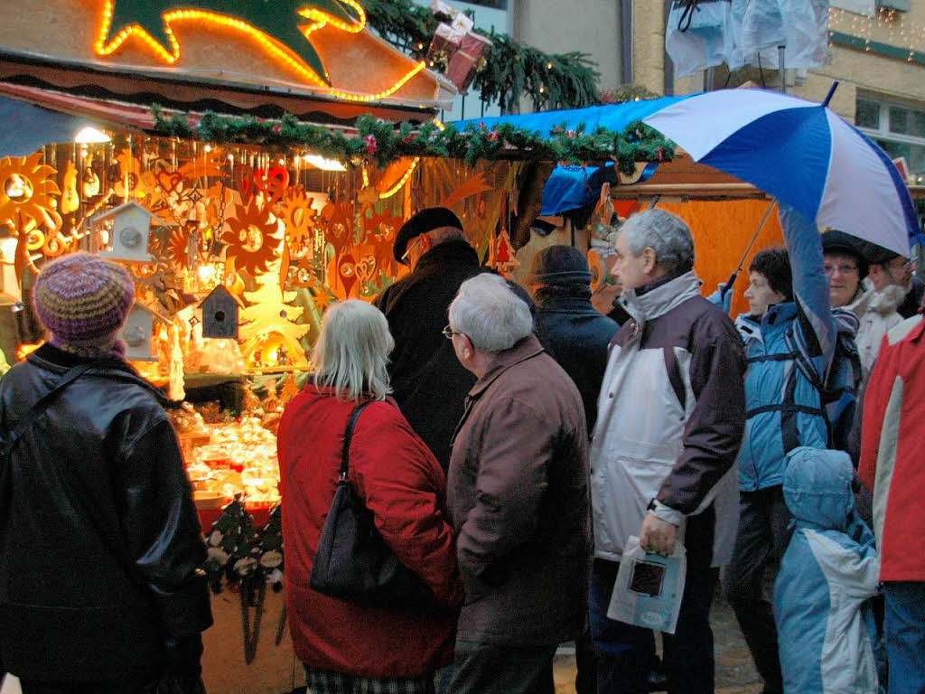 Bunt und stimmungsvoll war die Altstadtweihnacht mit ihren Htten und Programmangeboten.