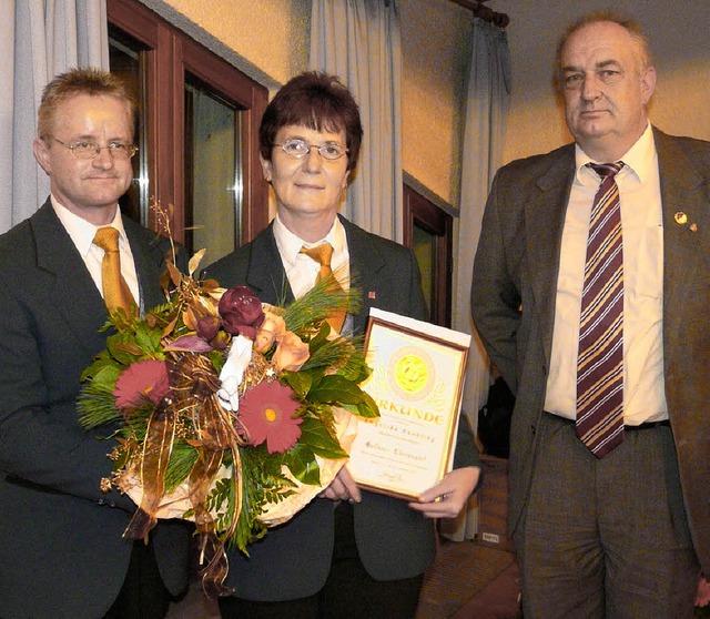 Angelika Nbling wurde vom Vize des Bl...Martin Schtzle (links) gratulierte.    | Foto: Josef Maier