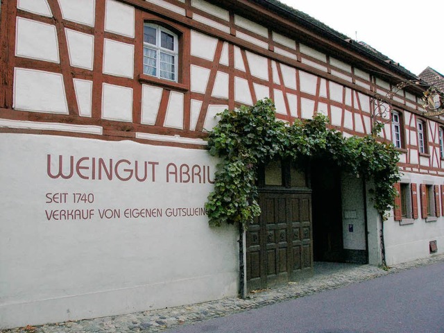 Das Bischoffinger Weingut Abril wird a...d durch einen modernen Neubau ersetzt.  | Foto: Gerold Zink