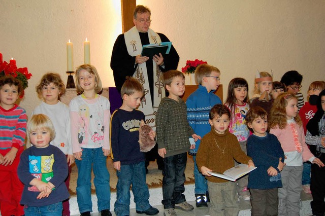 Den Familiengottesdienst gestaltete de...n. Auch  Pfarrer  Brggemann sang mit. 