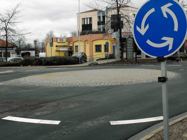 Runde Sache: Der Kreisverkehr in der F...er Strae in Bad Krozingen ist fertig.  | Foto: Markus Donner