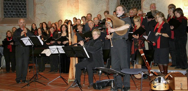 Der Kammerchor  mit Spielleytmusikern   | Foto: martina Faller