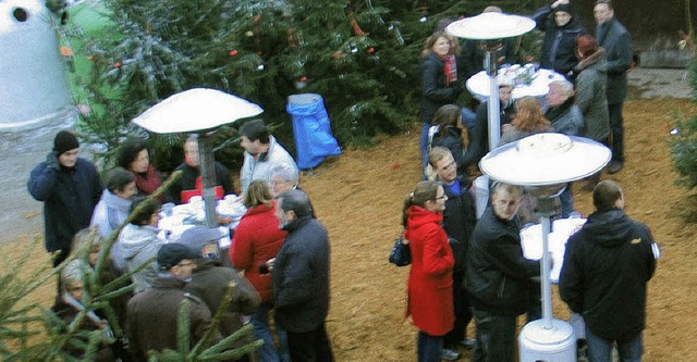 Im Innenhof des Treff-Anwesens hatten ...ne weihnachtliche Kulisse geschaffen.   | Foto: Privat