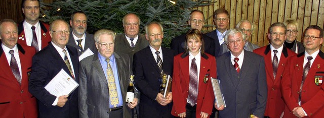 Zahlreiche Mitglieder wurden beim Musi...angjhrige Treue zum  Verein  geehrt.   | Foto: Greiner