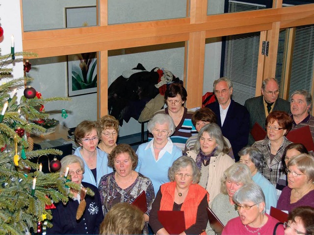 Im Alten- und Pflegeheim Brunnenwiesen... mit weihnachtlichen Liedern erfreute.  | Foto: Jutta binner-Schwarz