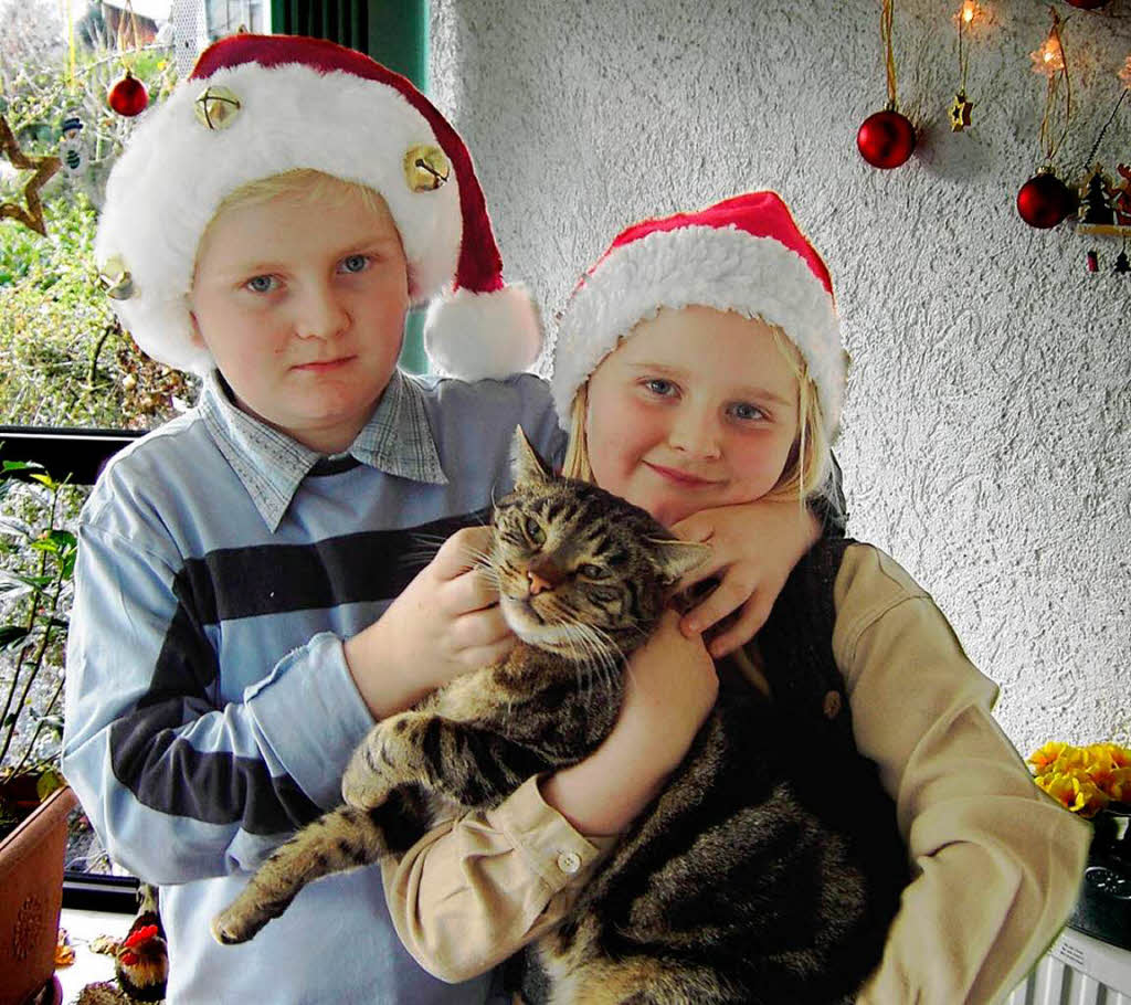 Wir schenken unserer Katze Bonita entweder ein kleines Muschen oder eine extra groe Packung Katzenfutter, das wissen wir noch nicht ganz! Julian (11) und Celine (8)