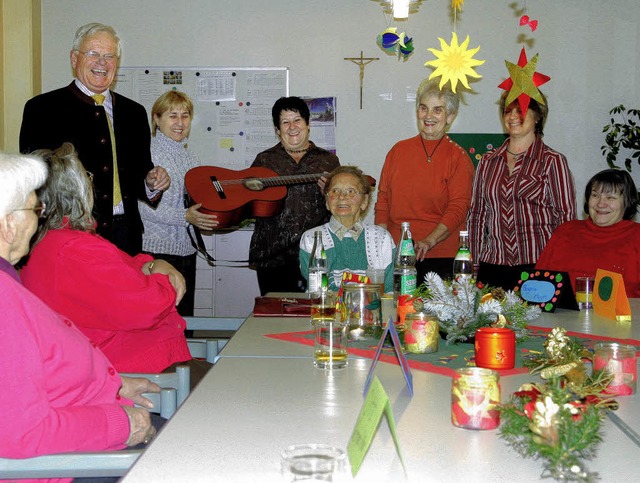 Musik kommt bei vielen Menschen, die a...en Helmut Eitenbenz (links, stehend).   | Foto: Ruth Seitz