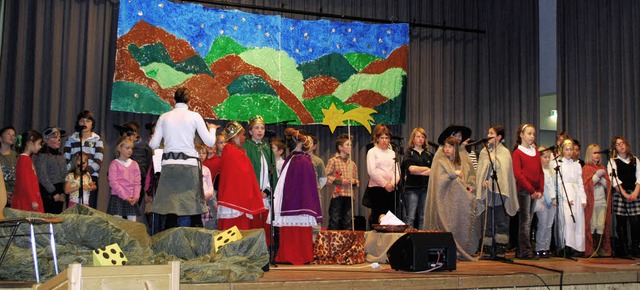 Auch die Weihnachtsgeschichte hatte ih...m Musical des Kinder- und Jugendchors.  | Foto: Daniela Jarusel