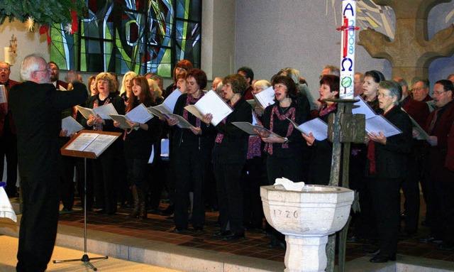 Mit groer Innigkeit trugen der Mnner... die schnsten Weihnachtsgesnge vor.   | Foto: Walter Bronner