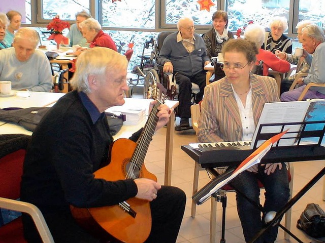 Anderen helfen oder eine Freude machen...e Adventsfeier im Todtnauer Altenheim.  | Foto: Silke Hartenstein