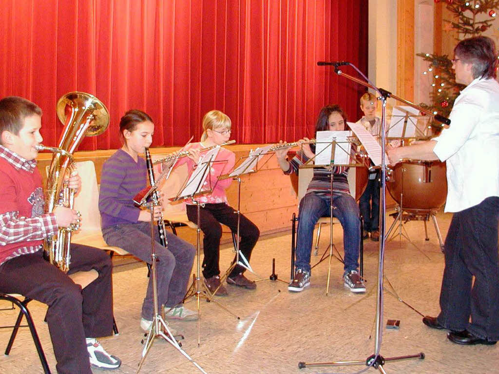 Mit Theater und Musik bot der Musikverein Alpenblick eine gelungene Programmkombination. Mit Theater und Musik bot der Musikverein Alpenblick eine gelungene Programmkombination.
