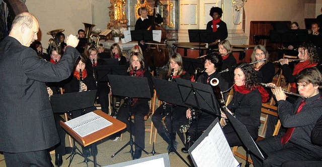 Das Blasorchester des Gymnasiums, dirigiert von Erich Lohnert.  | Foto: Lutz