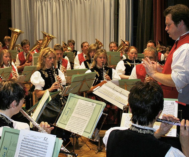 <Bildtext>Dirigent Gottfried Hummel wa...hnachtskonzert im Kurhaus.</Bildtext>   | Foto: Dieter Maurer