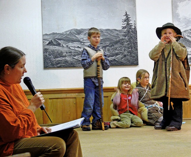 <Bildtext>Martina Steininger las die G...Kindern dargestellt wurde.</Bildtext>   | Foto: Ute Aschendorf