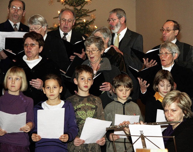 Jung und Alt sangen und musizierten  a...onzert nach den Feiertagen eingeladen.  | Foto: Sandra Decoux-Kone