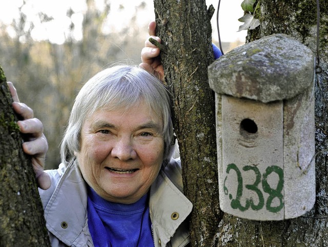 Hterin &#8211; unter anderem &#8211; der Nistksten: Gisela Friederich   | Foto: Kunz