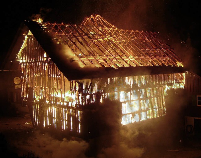 Ein Teil des Gasthauses Bischenberg  w...Nacht zu Montag ein Raub der Flammen.   | Foto: polizei