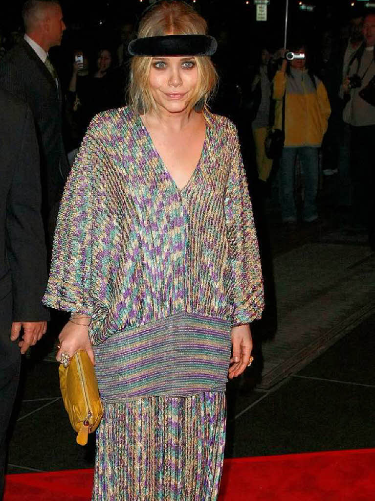 Kleid frisst Mensch: Mary-Kate Olsen im Hippiekleidchen mit schrgem Kopfschmuck