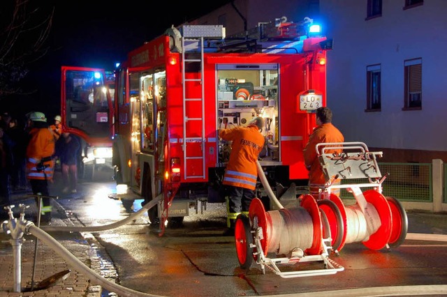Drei Abteilungen der Feuerwehr  waren in der Rosenstrae im Einsatz  | Foto: Hannes Lauber