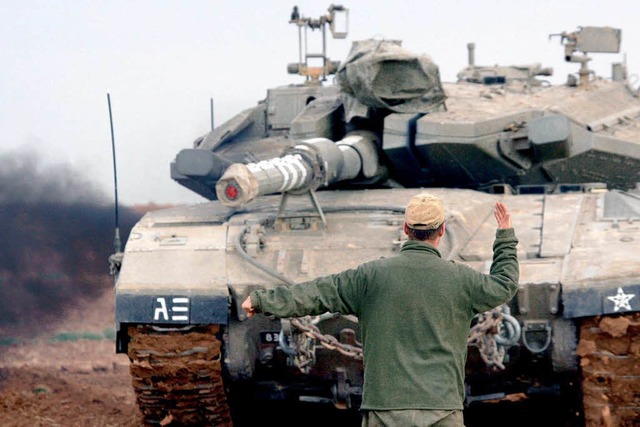 Israels Panzer sind einsatzbereit.  | Foto: dpa