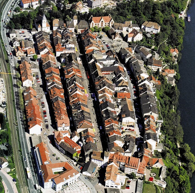 Die Waldshuter Altstadt bietet histori...lerdings zunehmend im Hintertreffen.    | Foto: Wiesmann