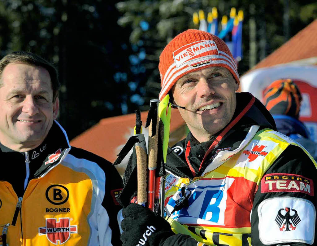 Alfons Hrmann, Prsident des Deutschen Skiverbandes (DSV,l) und Andreas Bauer, Sprungtrainer der deutschen Kombinierer.