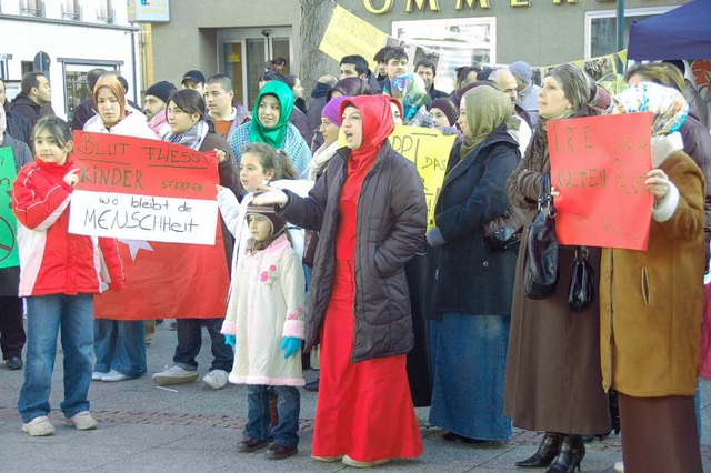 Protest in Lrrach gegen den Angriff Israels auf den Gazastreifen.   | Foto: Sabine Ehrentreich