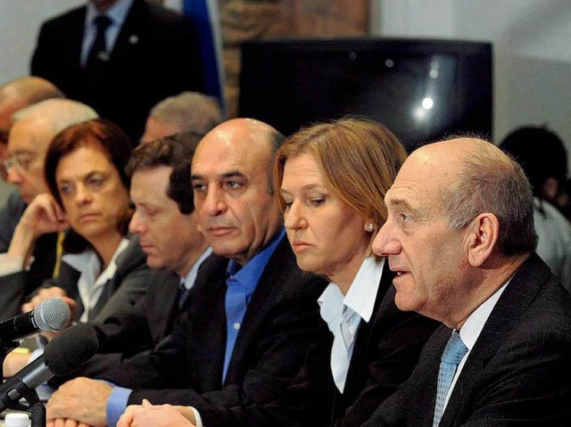 Israels Ministerprsident Ehud Olmert ...nennt die Bodenoffensive unvermeidbar.  | Foto: dpa