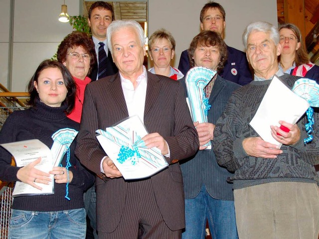 Treue Blutspender ehrte Brgermeister ...) und Bettina Wehrle (DRK-Lenzkirch).   | Foto: Ralf Morys