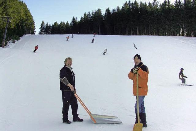 Helfer sorgen fr Liftbetrieb