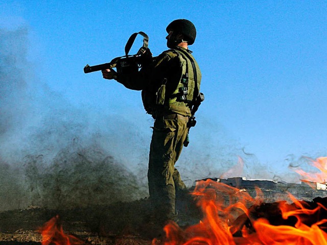 Israelischer Soldat: Eine Woche lang b...#8211; dann begann die Bodenoffensive.  | Foto: dpa