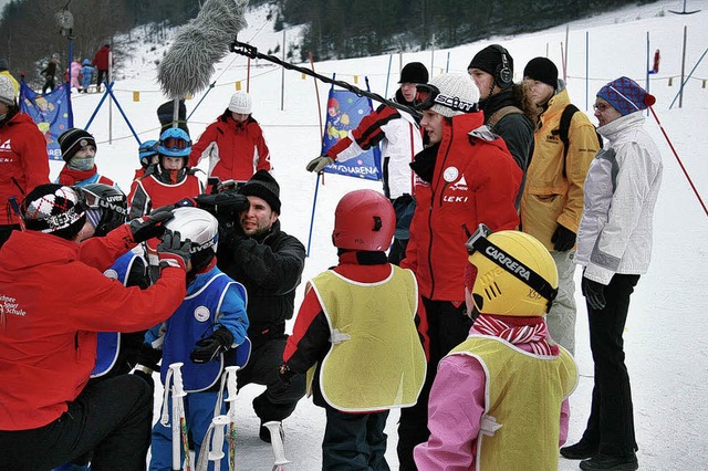 Kommen gro raus: Die Teilnehmer des K...reharbeiten mit dem Landesschau-Team.   | Foto: Lothar Kpfer