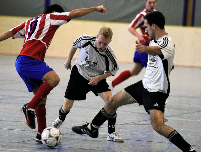 Der FC Wittlingen (weies Trikot), hie...len-Fuballturnier des FV Tumringen.    | Foto: Schn