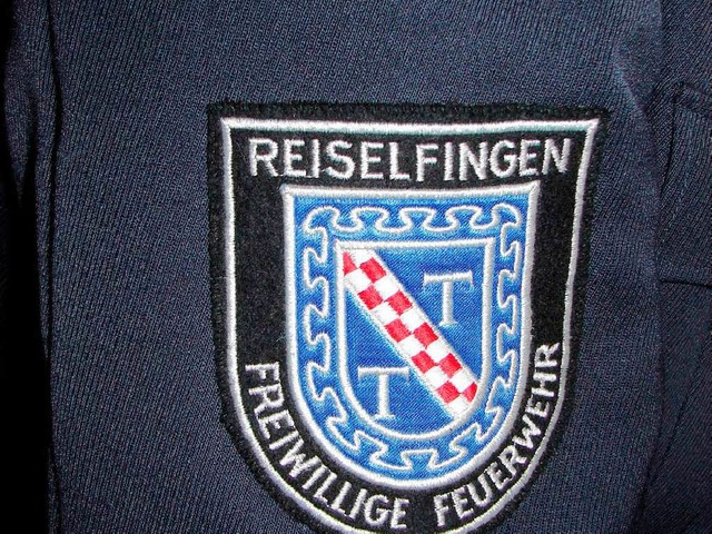 Das Reiselfinger Wappen hat auf den Uniformen der Abteilungswehr ausgedient.  | Foto: Christa Maier