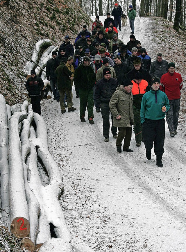 Pilgerzug zum Holz: Versteigerung im Sitzenkircher Wald.   | Foto: M. Raab