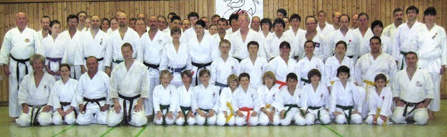 Gruppenbild mit dem Meister: Gut gefl...  Giovanni Torzi in Lenzkirch-Kappel.   | Foto: salat