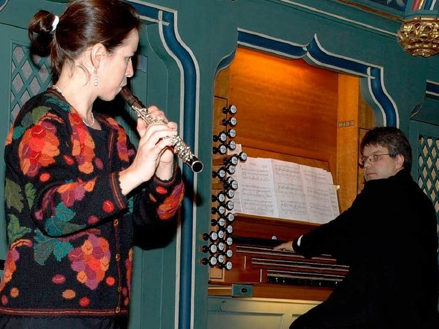 Sabine Daniels (Flte und Piccolo)  un...der Jann-Orgel im Mnster St. Jakobus.  | Foto: Marion Pfordt