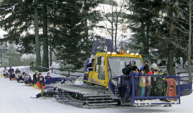 Bei idealem Winterwetter fhrte die Sk...art ging&#8217;s mit dem Pistenbully.   | Foto: Hartwig Gnther