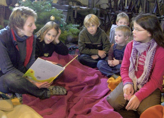Martina Engel las amsante Geschichten...schaften zwischen Kindern und Tieren.   | Foto: Alfons Vgele