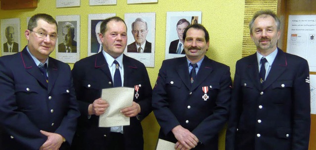 Hausens  Feuerwehr  ehrte  verdiente J...nner und Kommandant Bernd Schneider.    | Foto: Klaus Brust